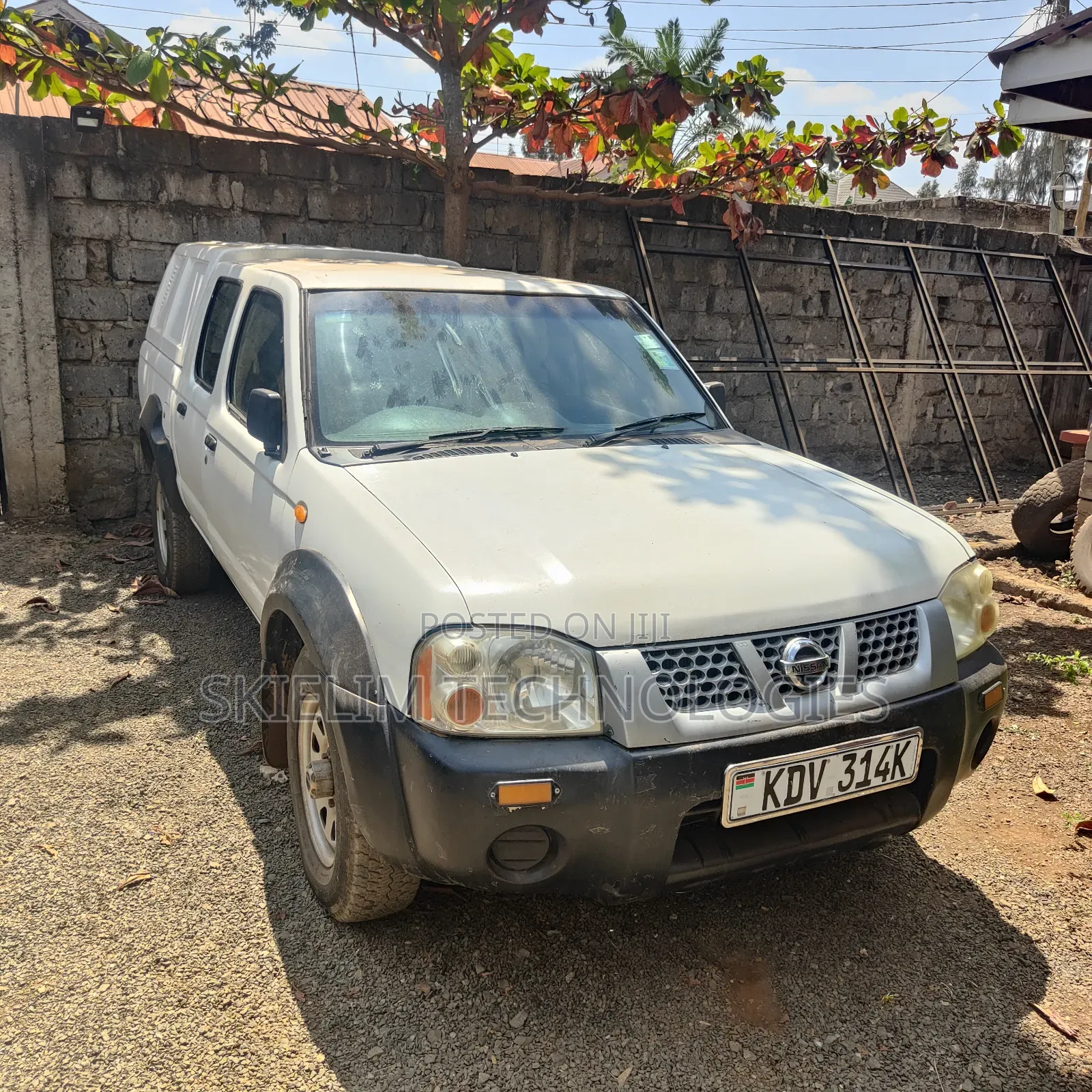 Nissan DoubleCab 2008 White