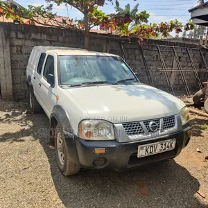 Nissan DoubleCab 2008 White