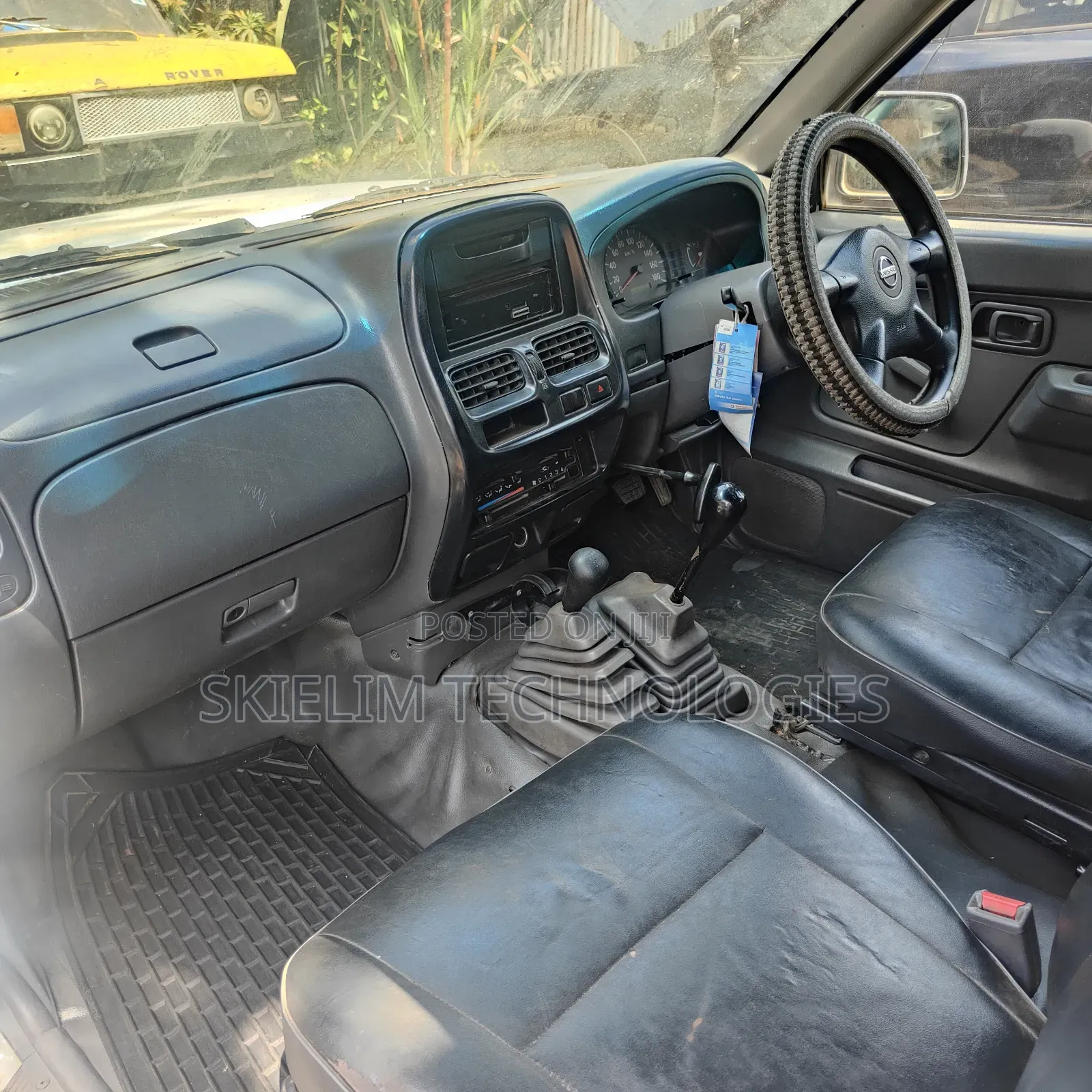 Nissan DoubleCab 2008 White