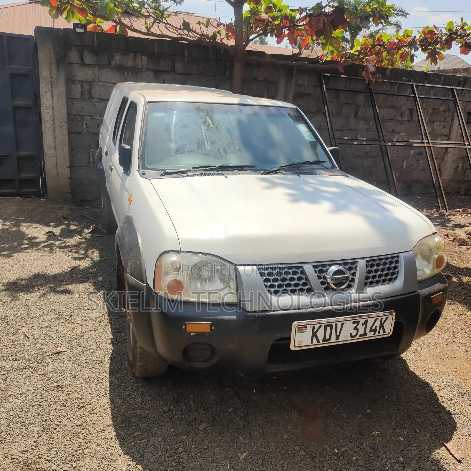 Nissan DoubleCab 2008 White