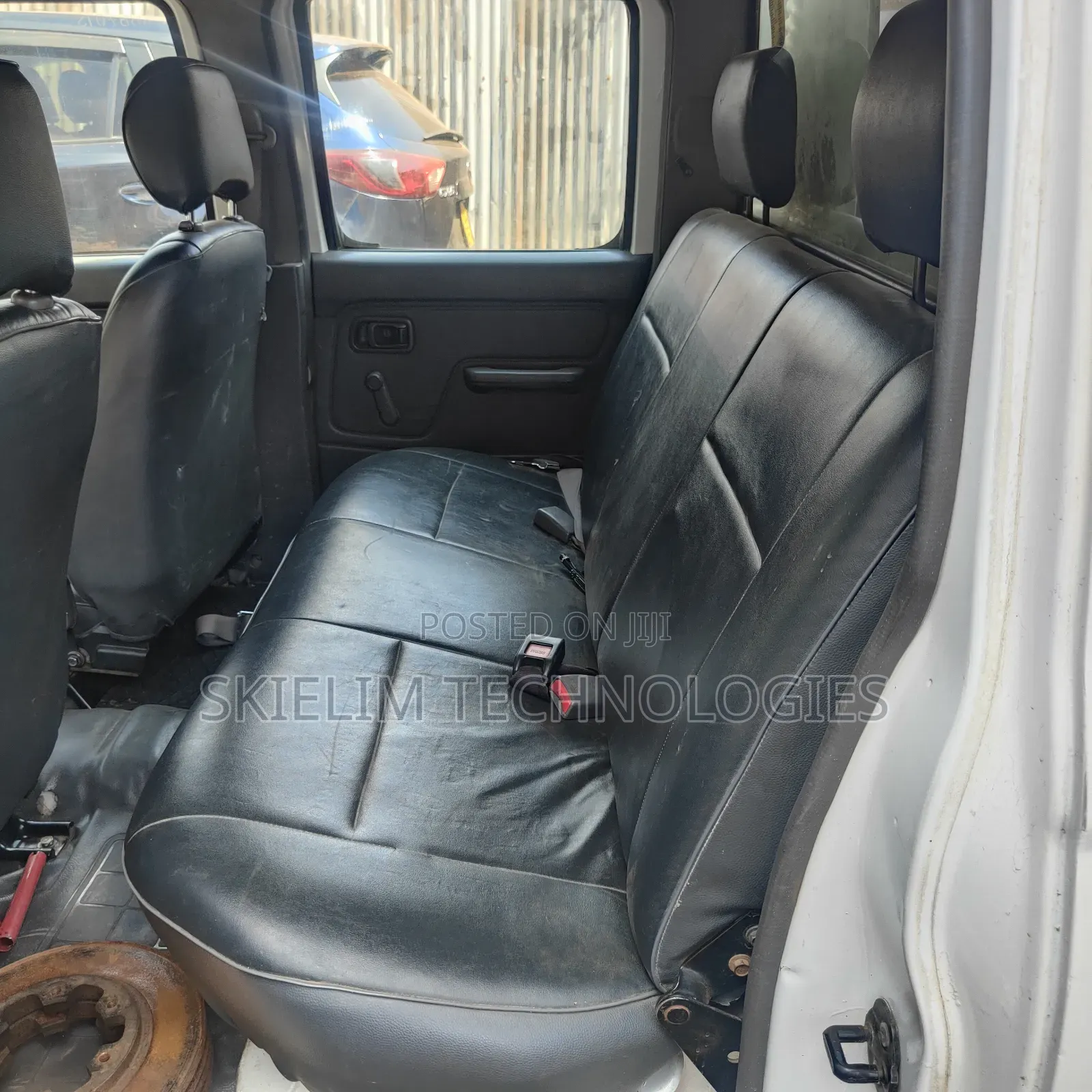 Nissan DoubleCab 2008 White