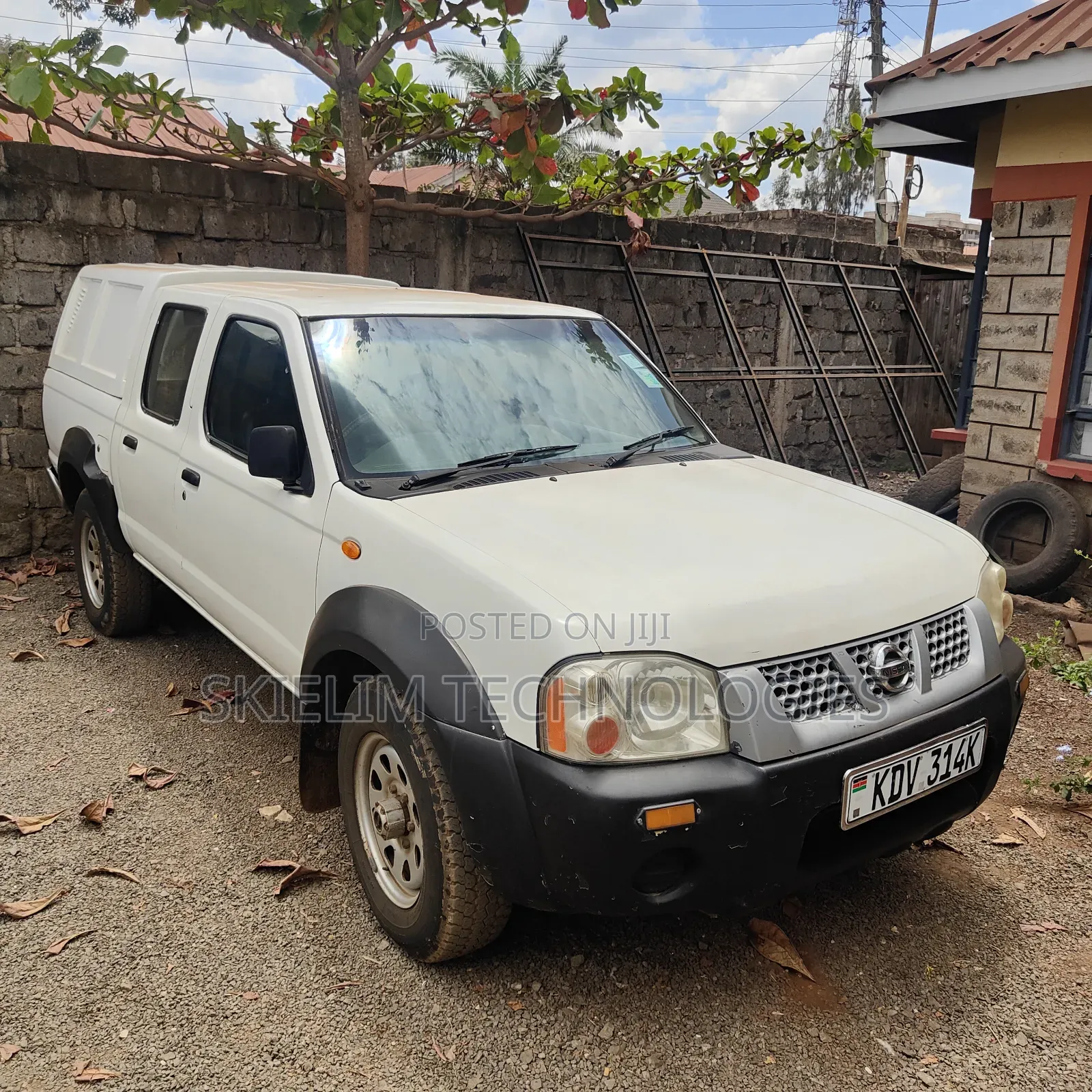 Nissan DoubleCab 2008 White