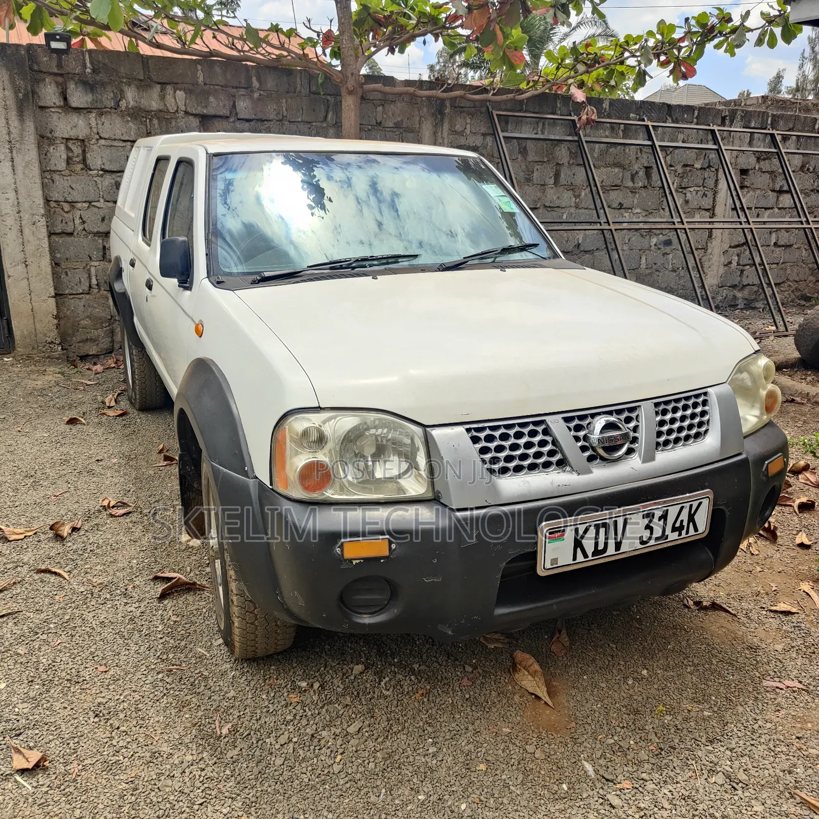 Nissan DoubleCab 2008 White