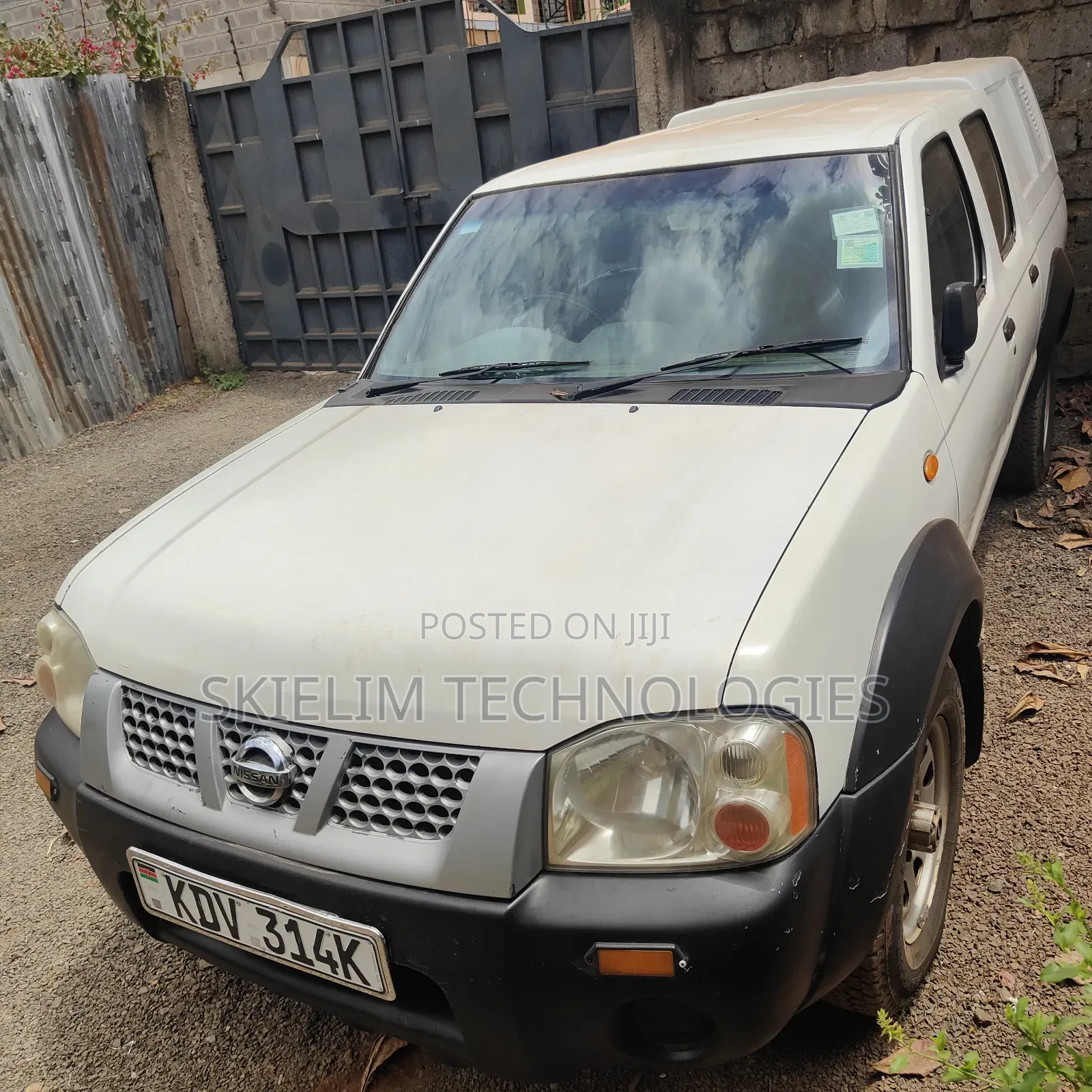 Nissan DoubleCab 2008 White