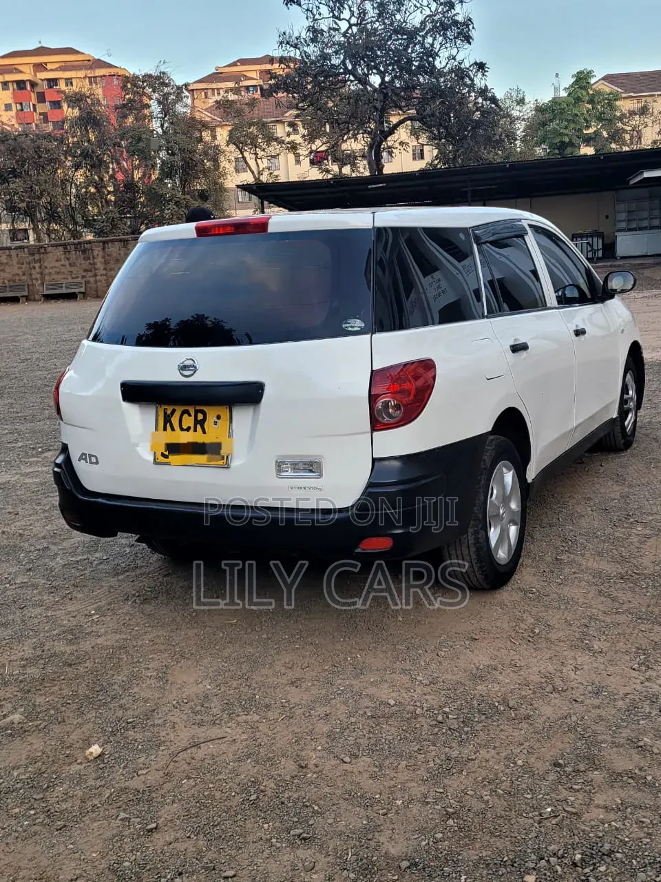 Nissan Advan 2012 Off white