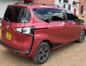 Toyota Sienta 1.5 FWD 2017 Maroon