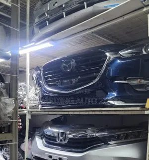 Mazda Axela Nosecut 2017 With No 7 Headlights.