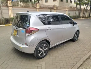 Toyota Ractis 2016 Silver
