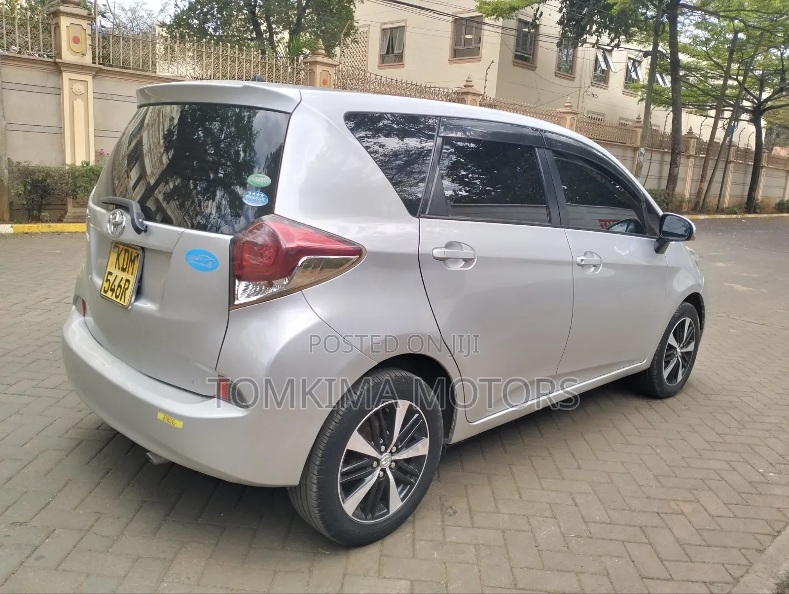 Toyota Ractis 2016 Silver
