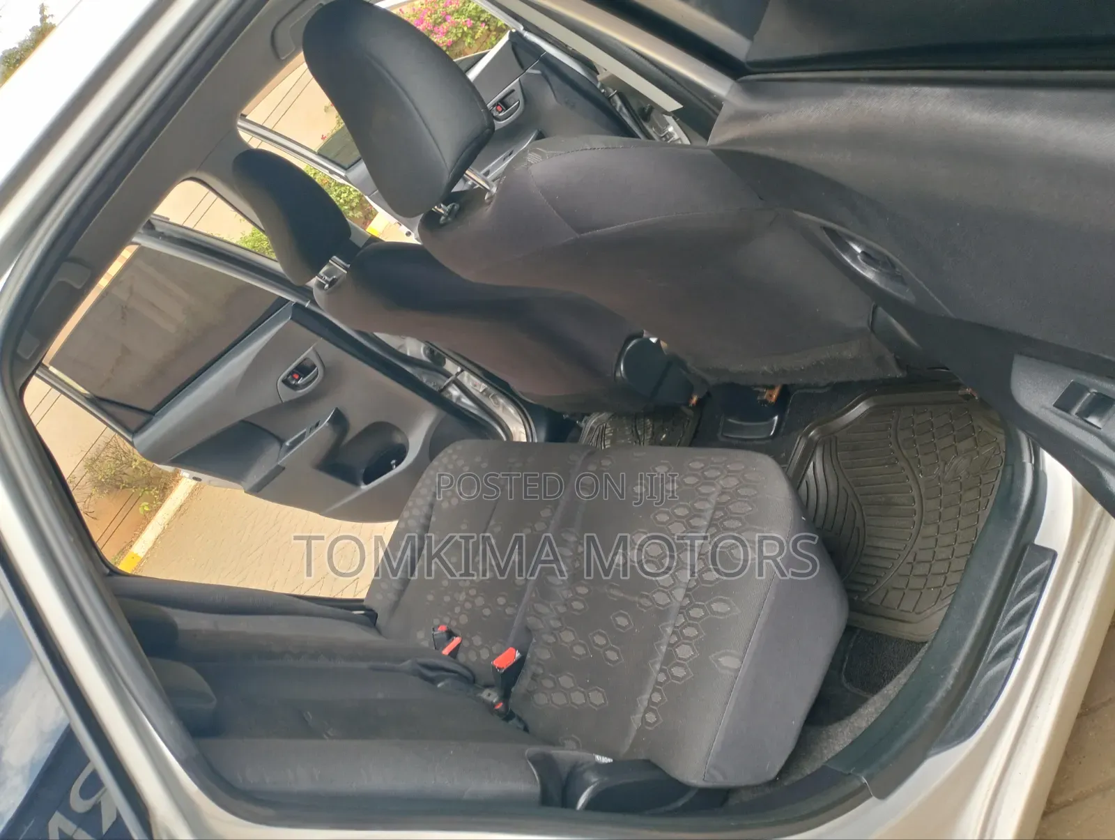 Toyota Ractis 2016 Silver