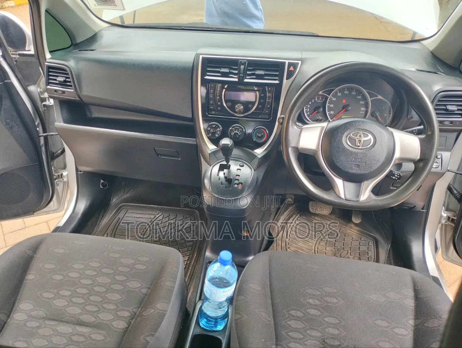 Toyota Ractis 2016 Silver
