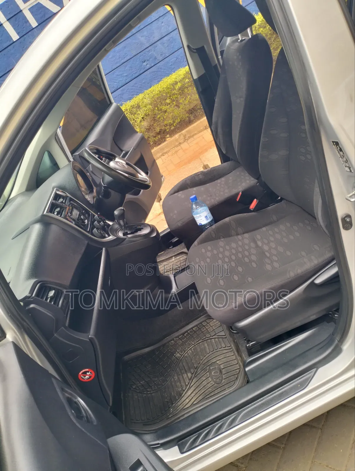 Toyota Ractis 2016 Silver