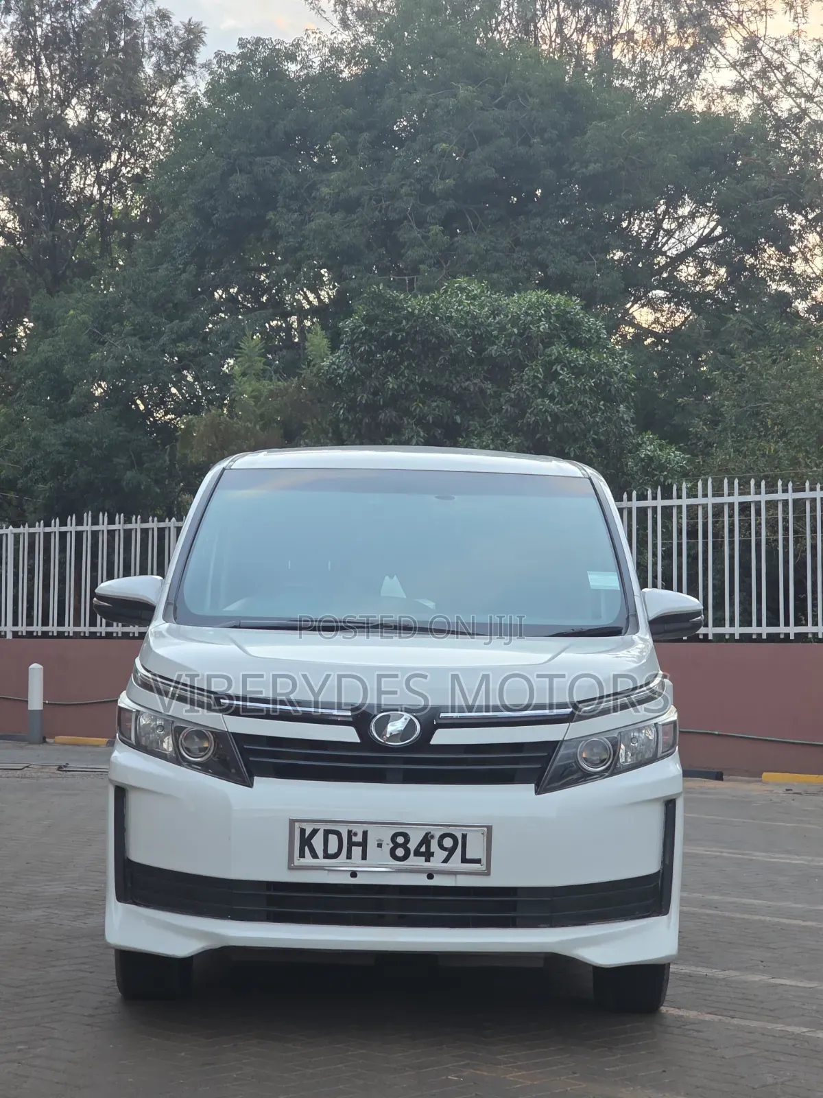 Toyota Voxy 2016 White