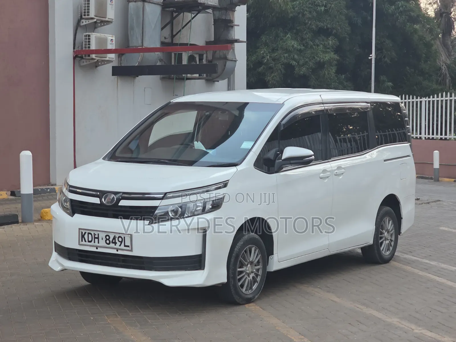 Toyota Voxy 2016 White