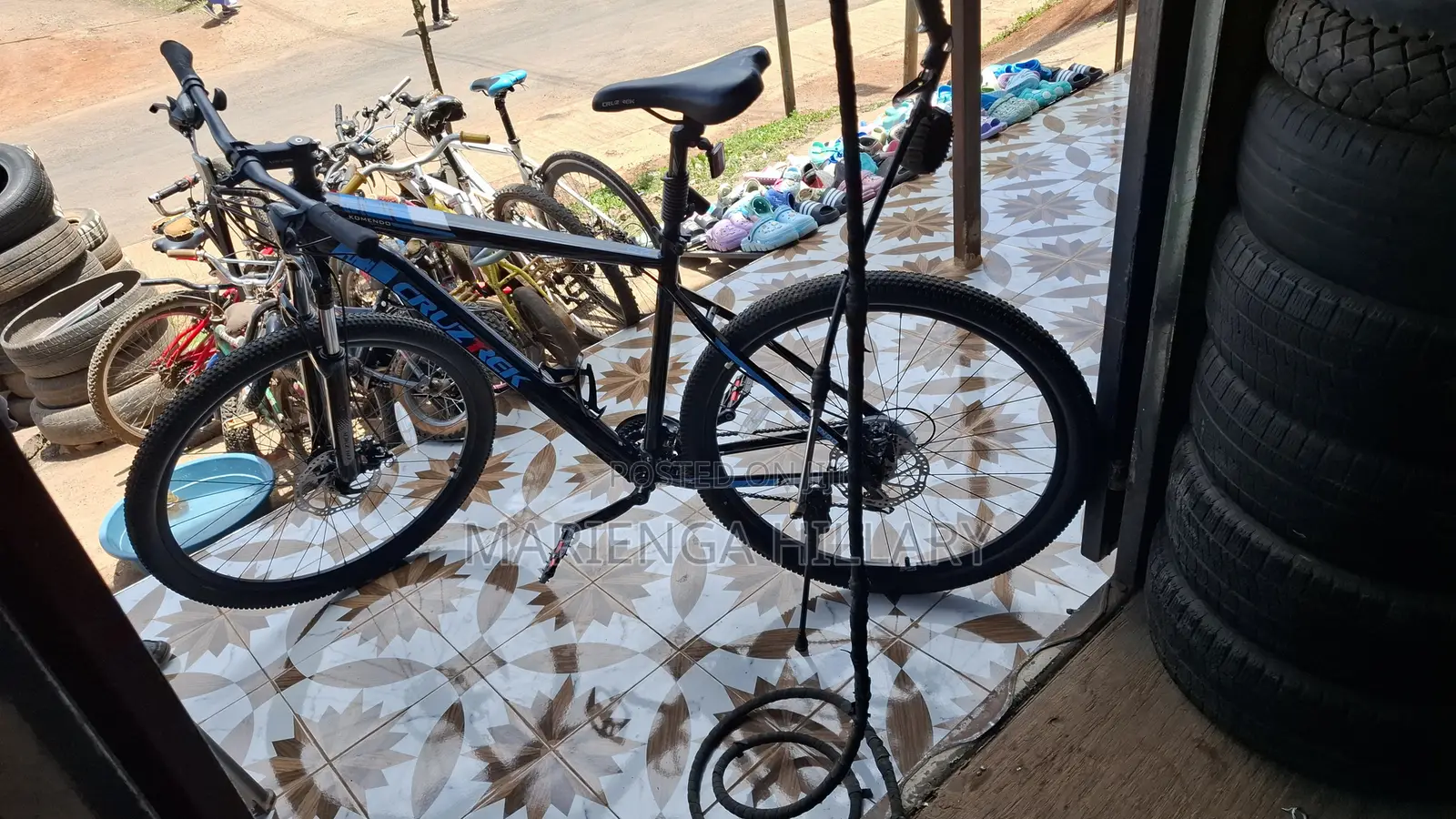 CruzTrek 29er Komendo Bicycle
