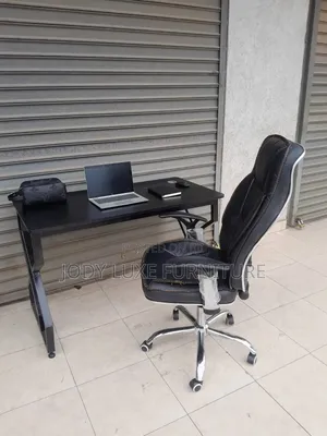Comfort Modern Office Chair-With Black Desk