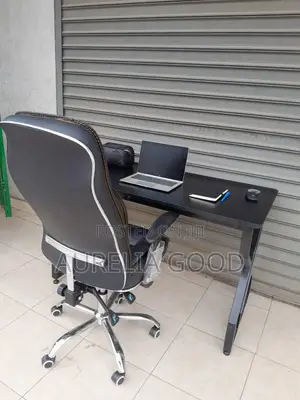 Comfort Modern Office Chair-With Black Desk