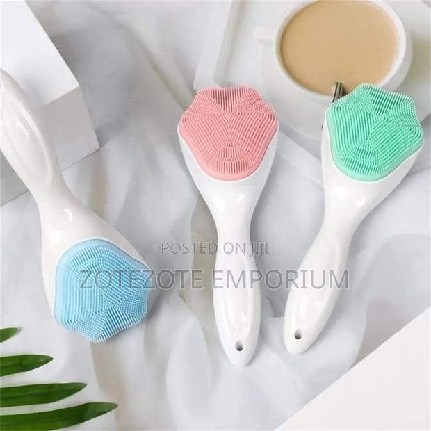 Paw Face Cleaning Brush - main view
