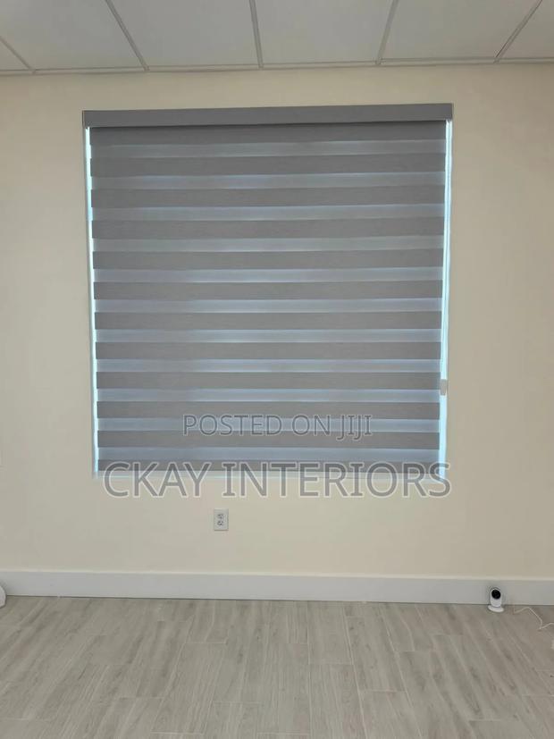 Modern Living Begins With Thoughtful Horizontal Window Dressing. - main view