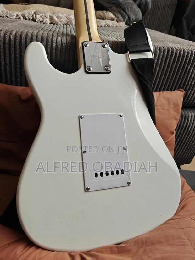 Fender Lead Guitar - thumbnail 4