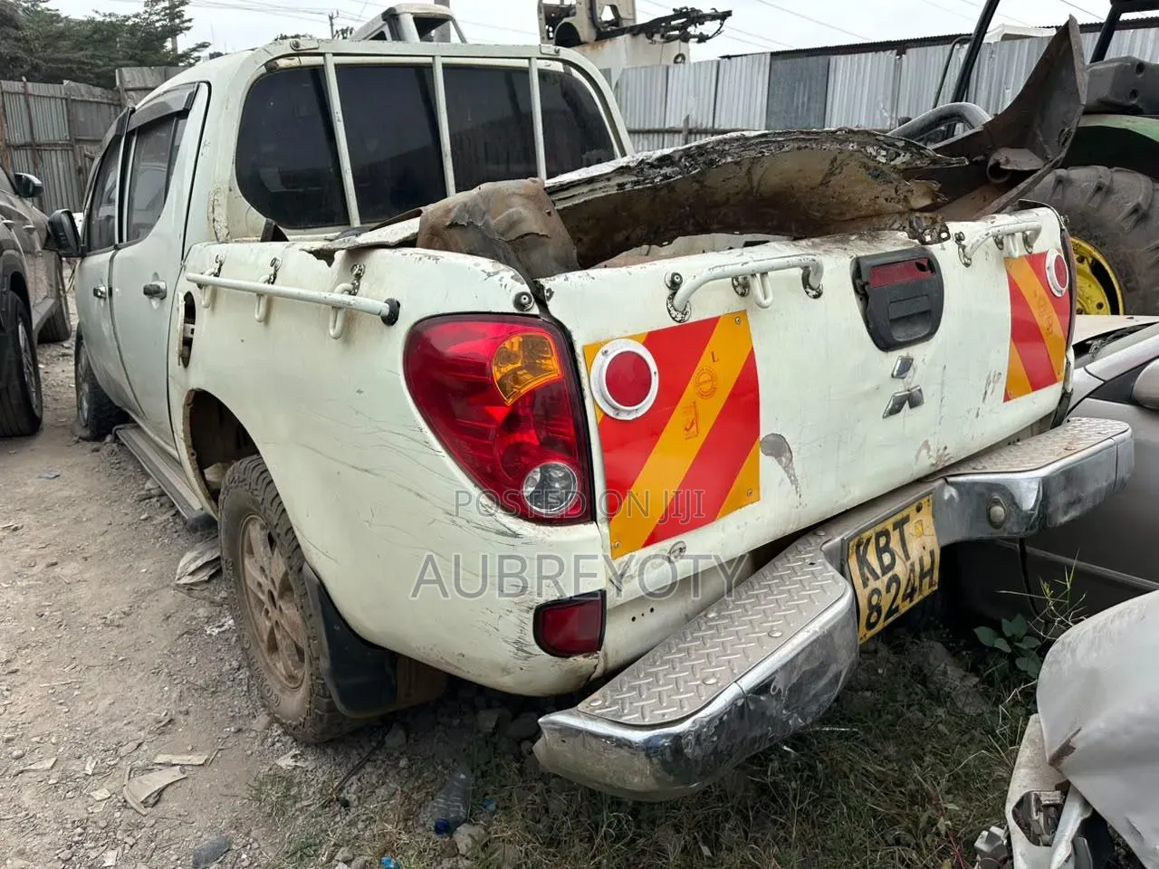 Mitsubishi L200 2015 White
