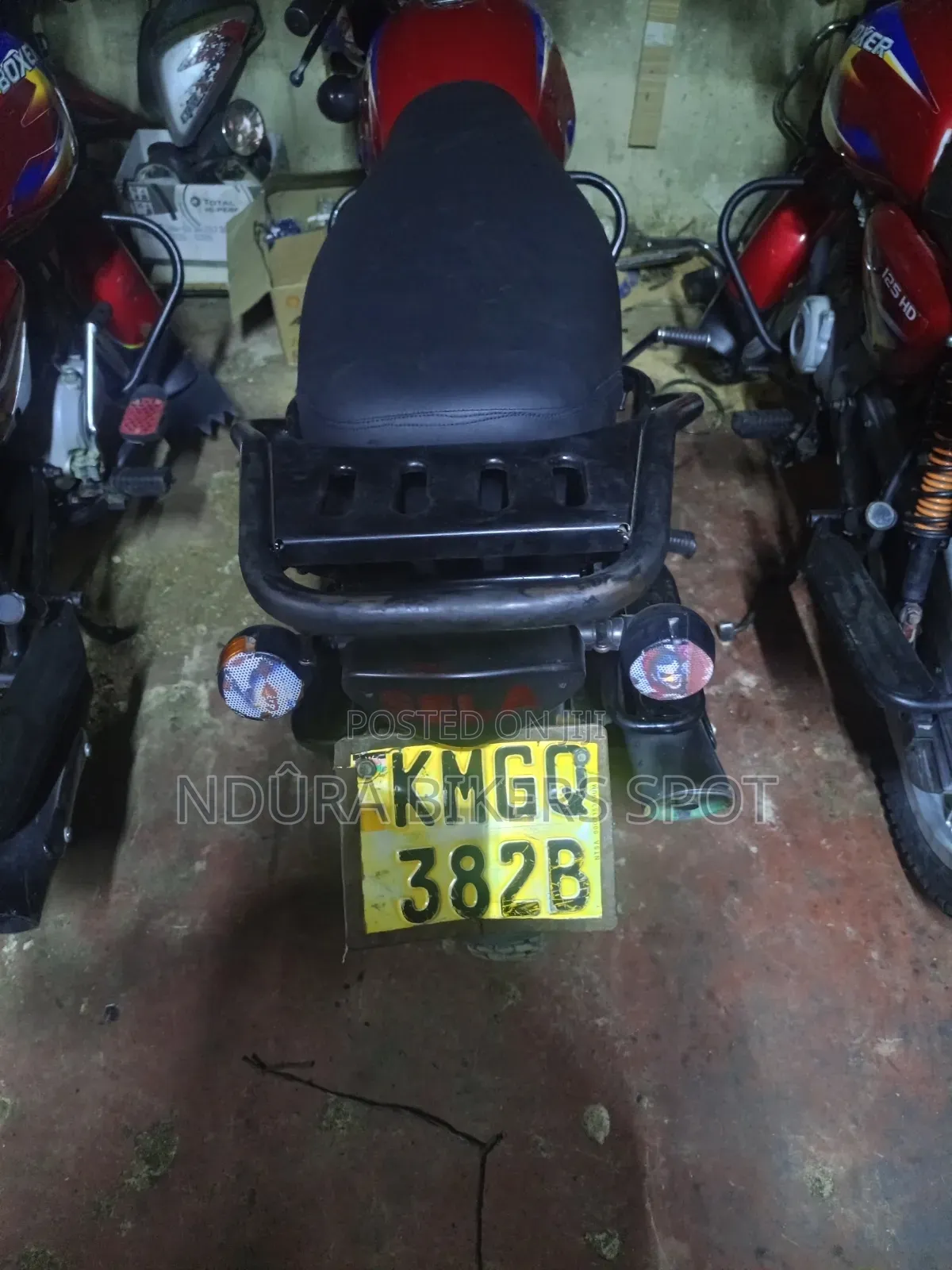 Bajaj Boxer 125 2025 Red