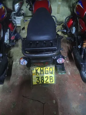 Bajaj Boxer 125 2025 Red
