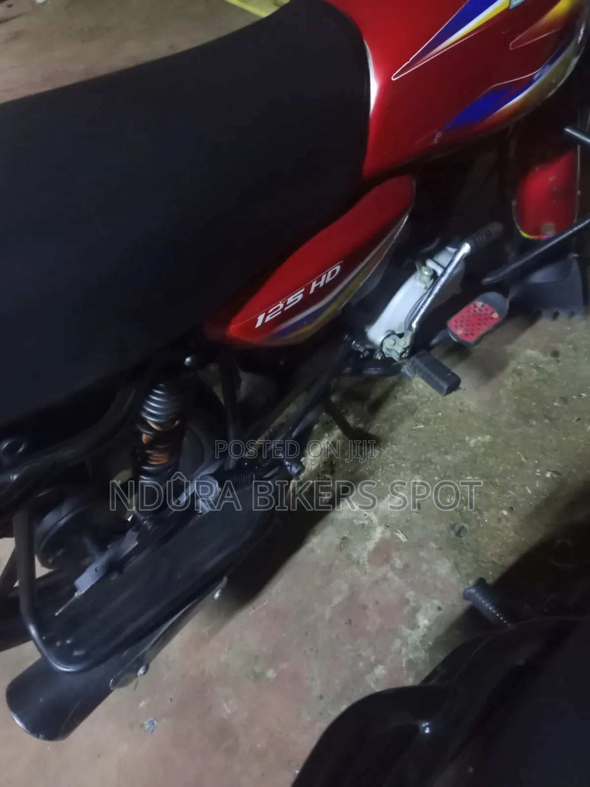 Bajaj Boxer 125 2025 Red