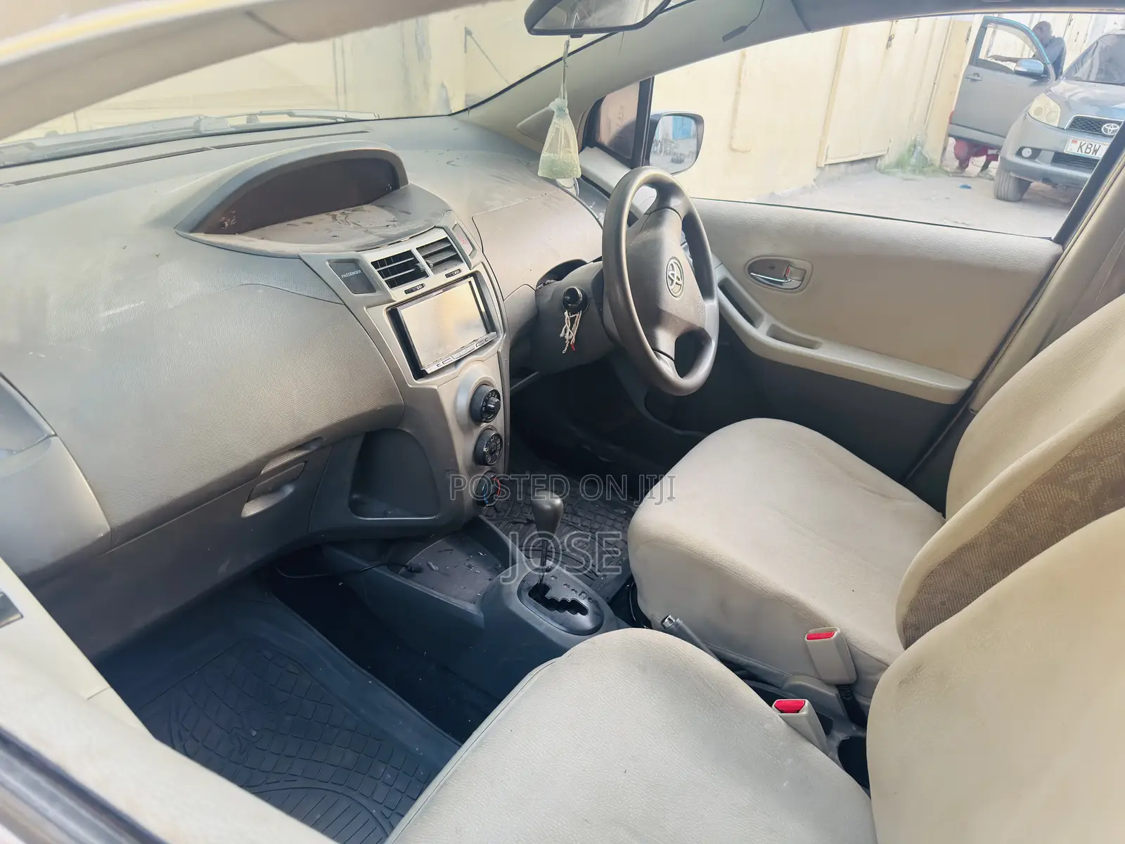 Toyota Vitz 2008 Silver