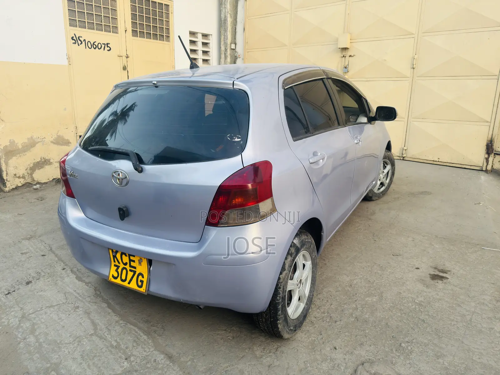 Toyota Vitz 2008 Silver