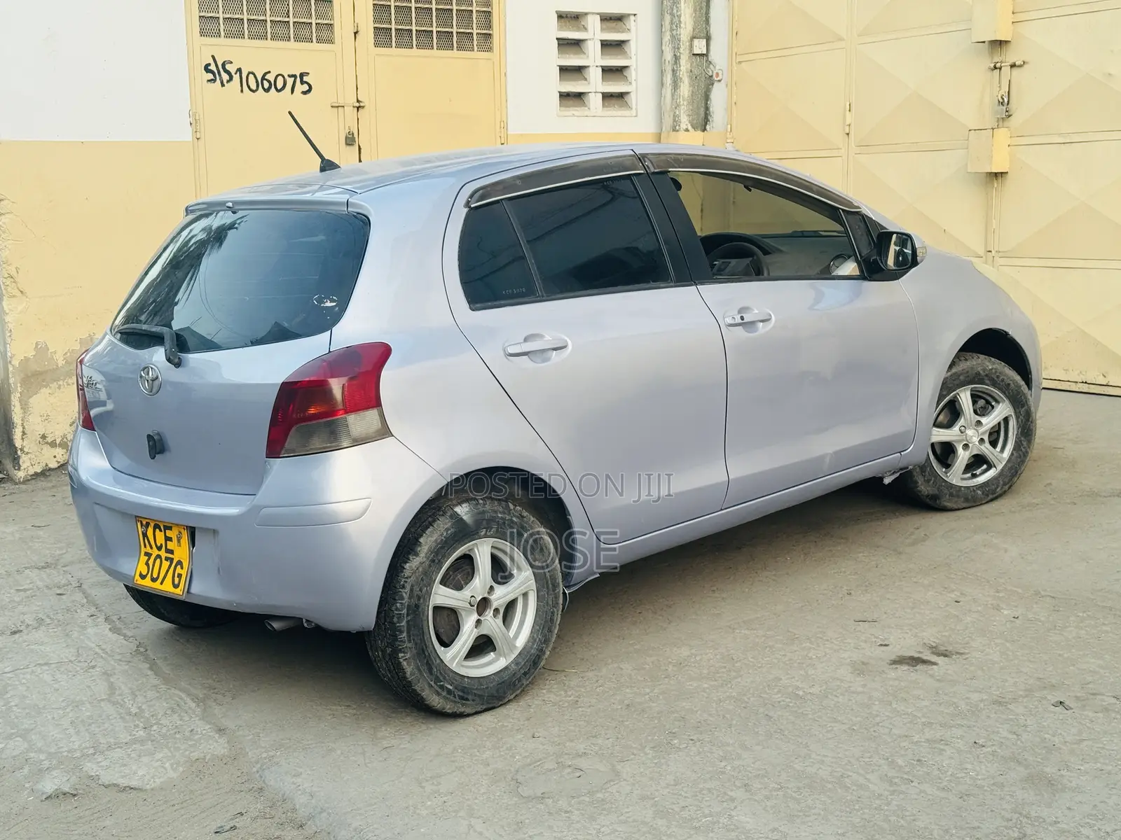 Toyota Vitz 2008 Silver
