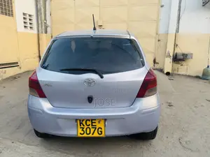 Toyota Vitz 2008 Silver