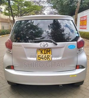 Toyota Ractis 2016 Silver
