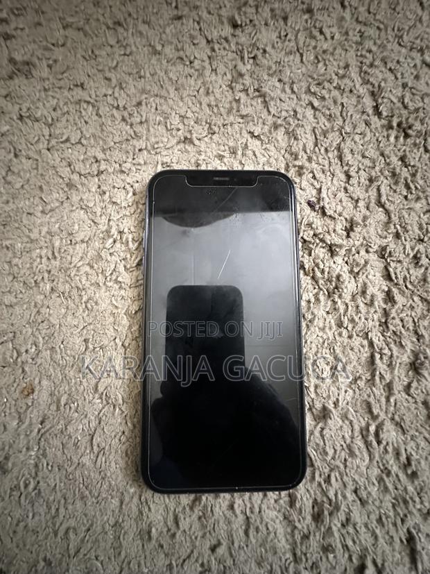 Apple iPhone 11 64 GB Black - main view