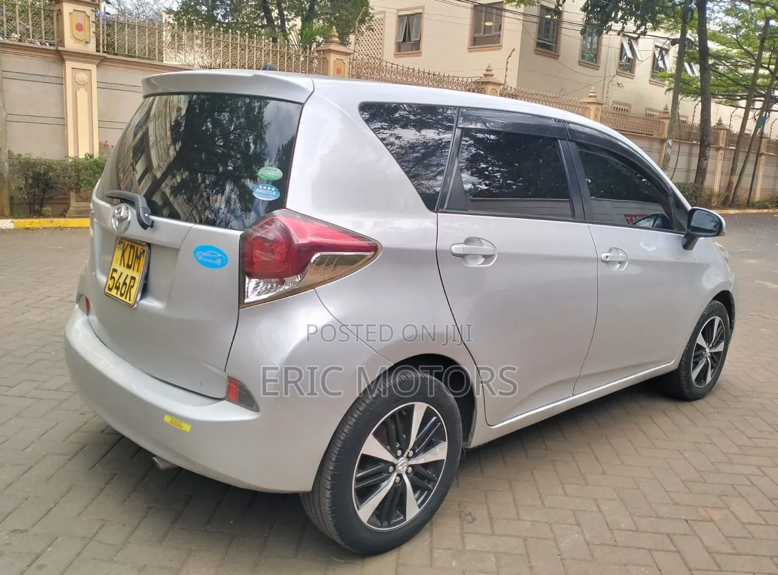 Toyota Ractis 2016 Silver