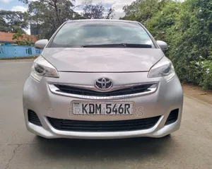 Toyota Ractis 2016 Silver