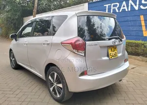 Toyota Ractis 2016 Silver