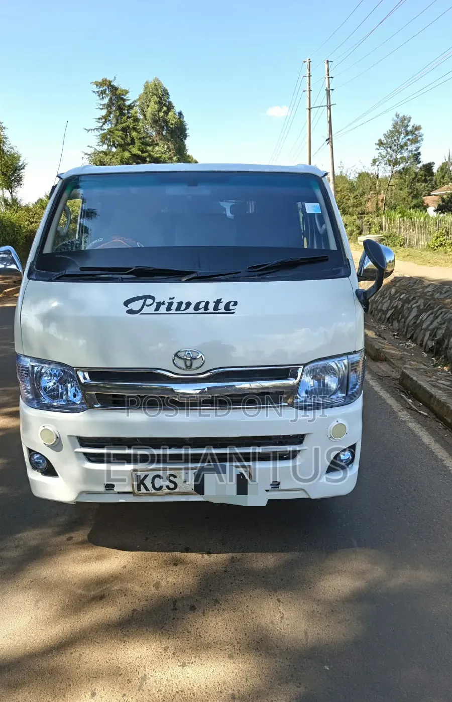 Toyota HiAce 2011 White