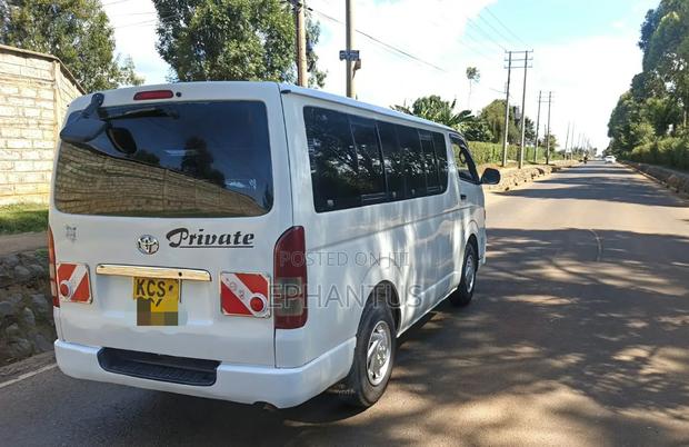 Toyota HiAce 2011 White - thumbnail 3