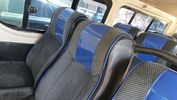 Toyota HiAce 2011 White - thumbnail 4