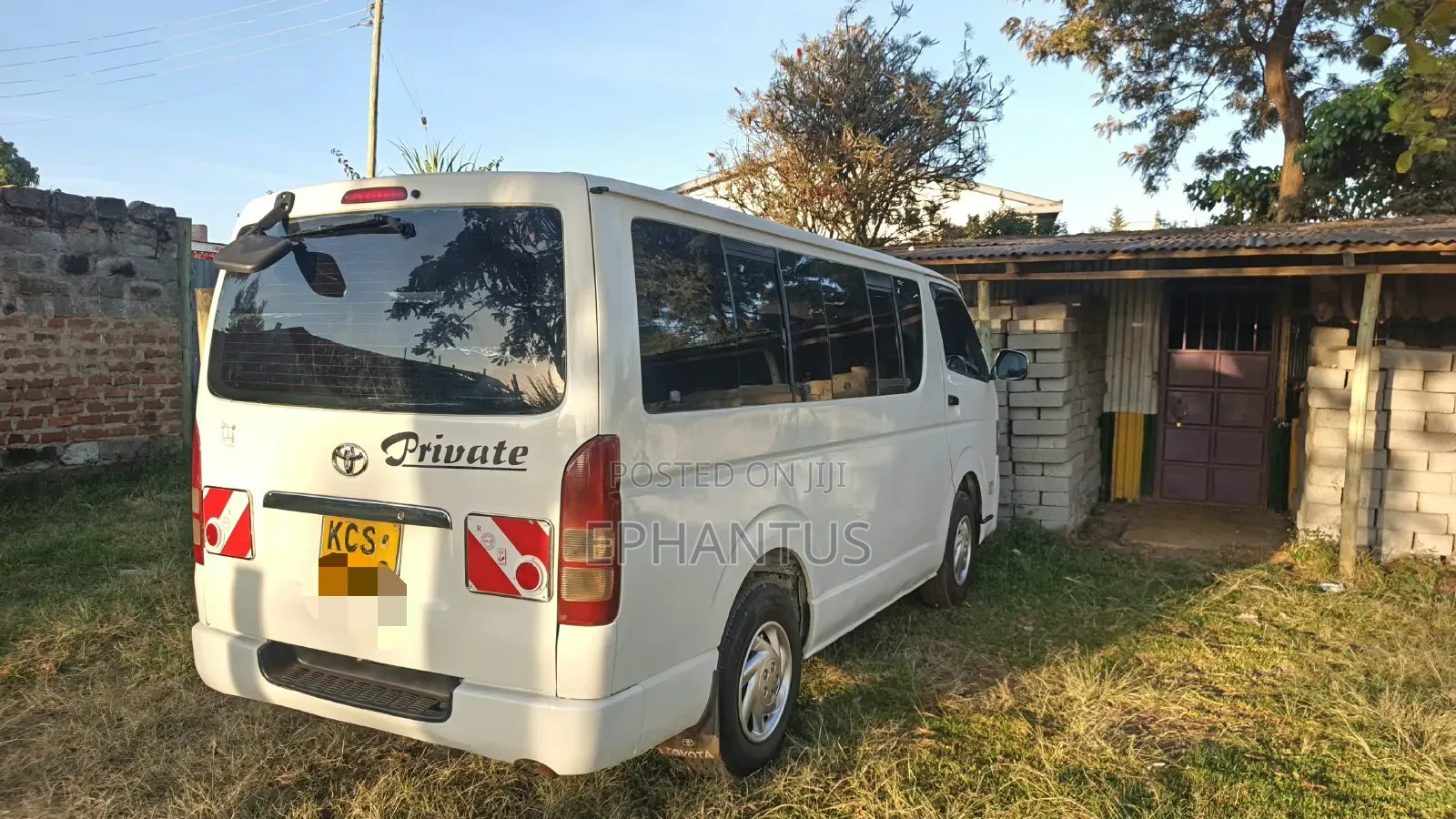 Toyota HiAce 2011 White