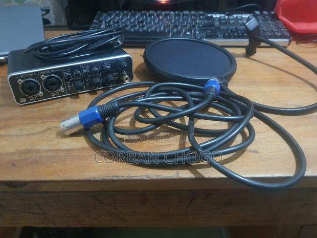 Behringer U-Phoria UMC202HD - main view