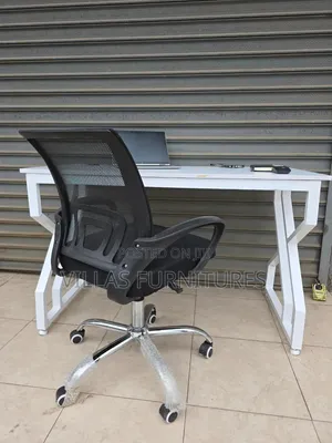 Modern/It/Study Table and Mesh Chair