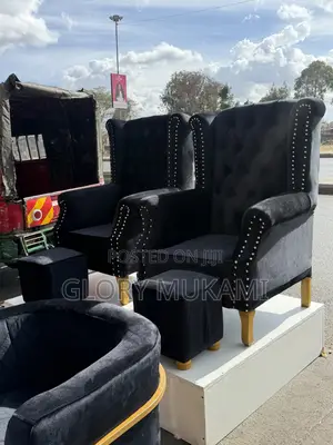 Black Velvet King Size Pedicure Seat With Stools