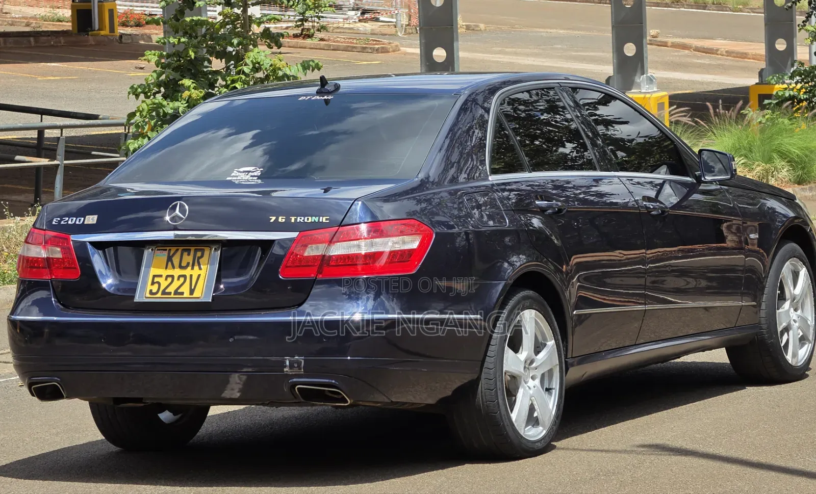 Mercedes-Benz E200 2012 Blue
