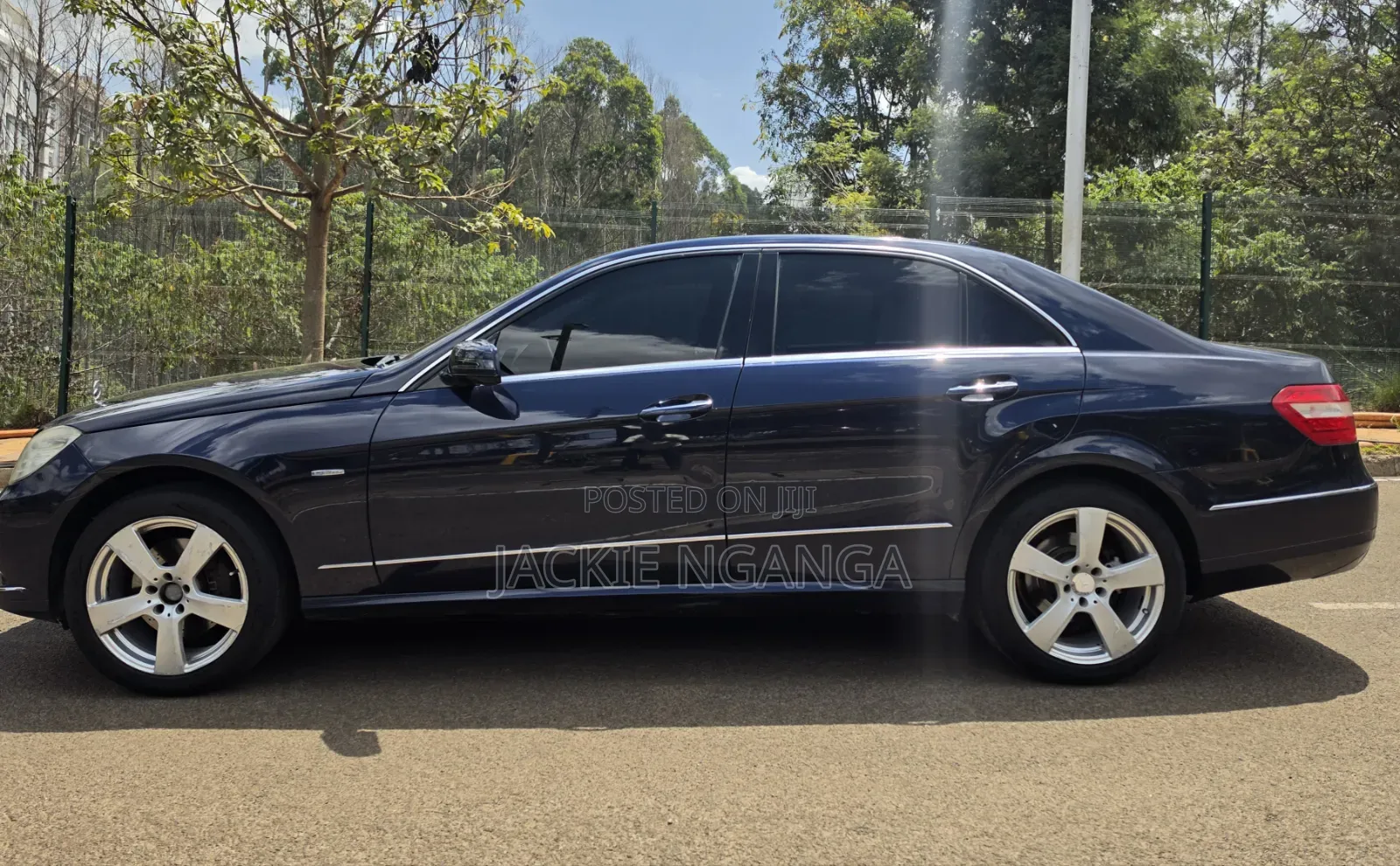 Mercedes-Benz E200 2012 Blue
