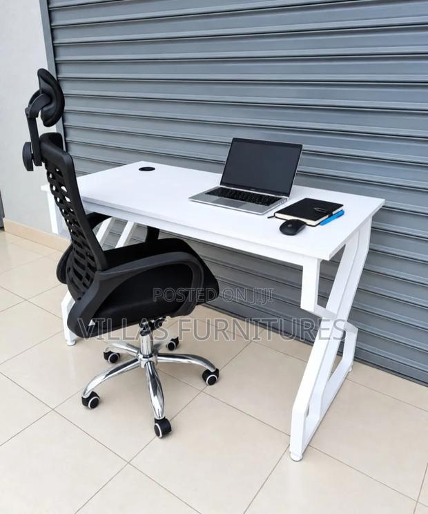 Spacious Table and Chairs - main view