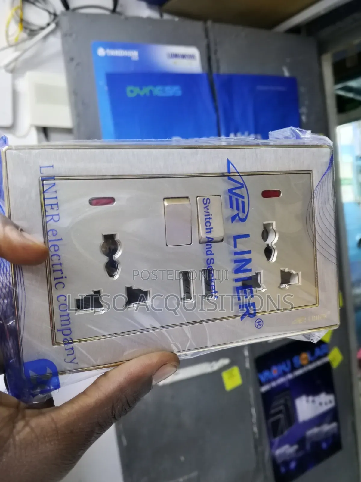 Liner Universal Wall Socket With 2 USB Charging Ports and Switches