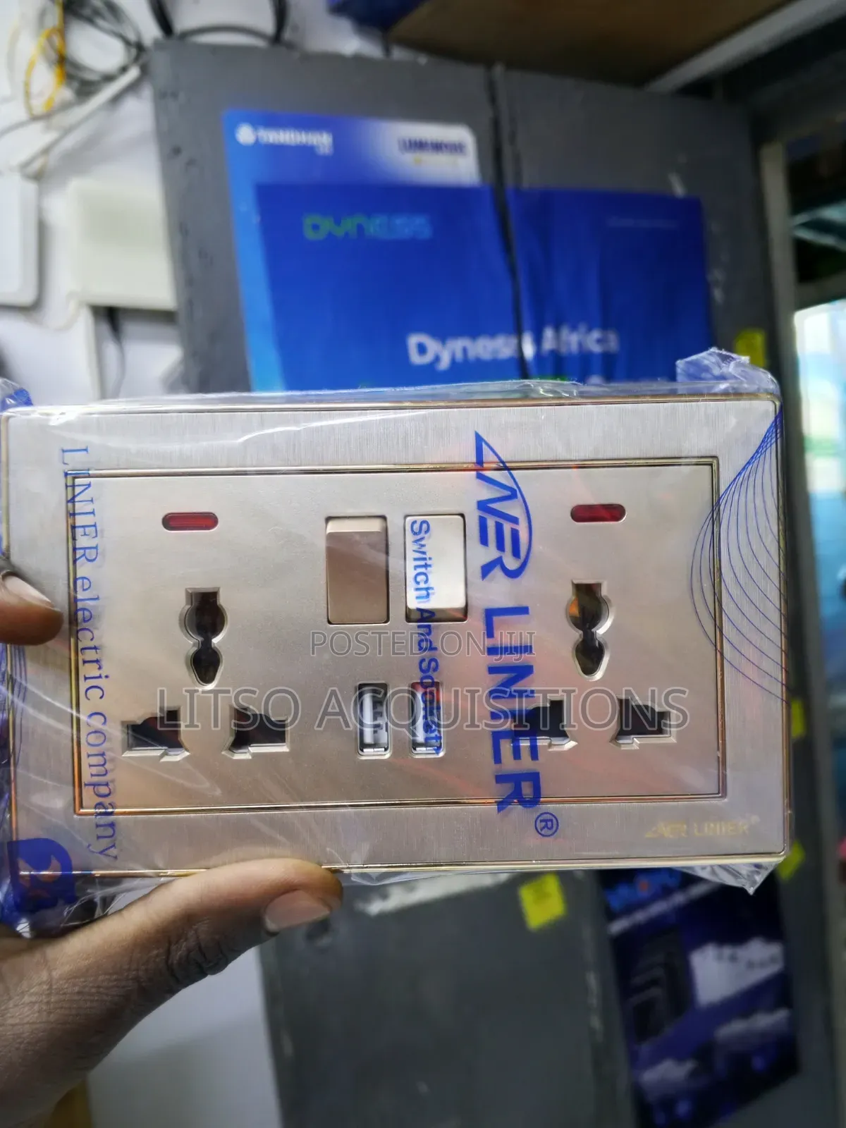 Liner Universal Wall Socket With 2 USB Charging Ports and Switches