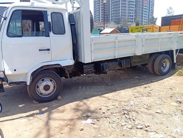 Nissan Ud Fuso Engine 2000 White - thumbnail 2